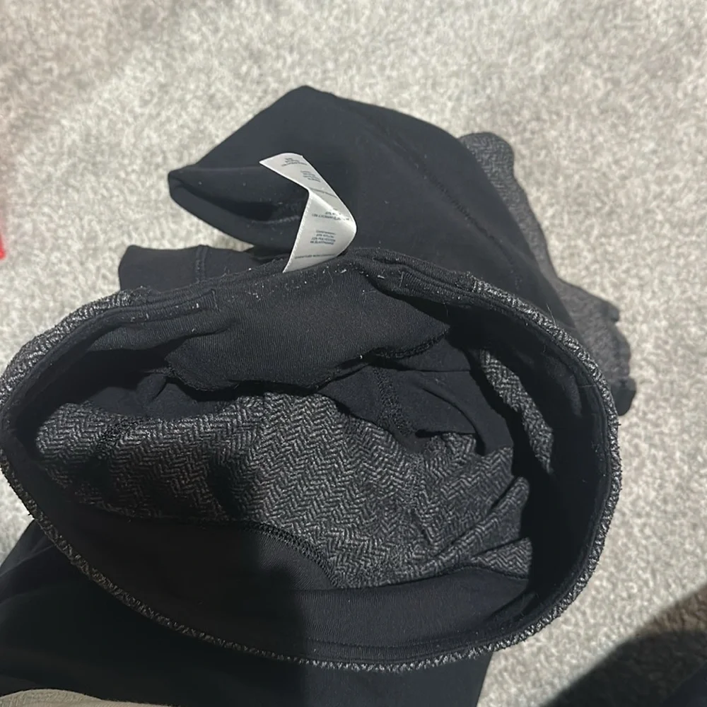 Ivivva by Lululemon black and‎ herringbone leggings girls size 8